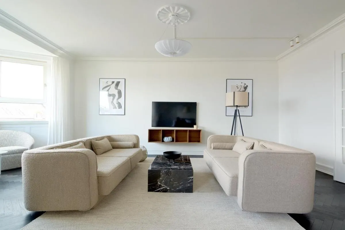 Image 5 of Beautiful 3 Bedroom Flat Near Shopping & Metro