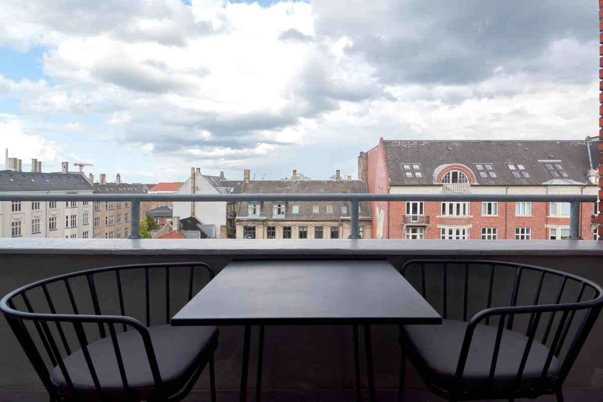 Image 6 of Beautiful 3 Bedroom Flat Near Shopping & Metro