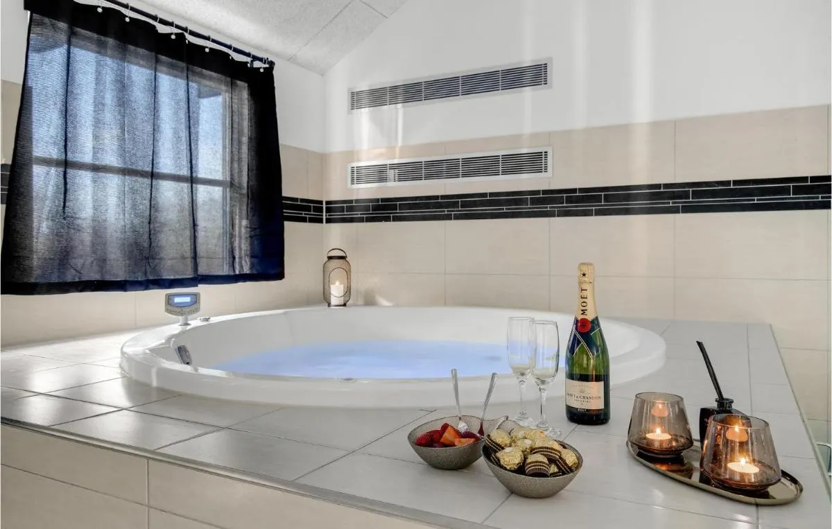Image 2 of Beautiful Home In Tisvildeleje With 8 Bedrooms, Wifi And Indoor Swimming Pool