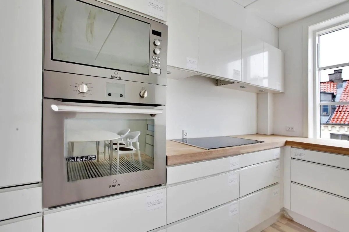 Image 3 of CITY LUX APARTM, 2 FULL BATHROOMs, 3v