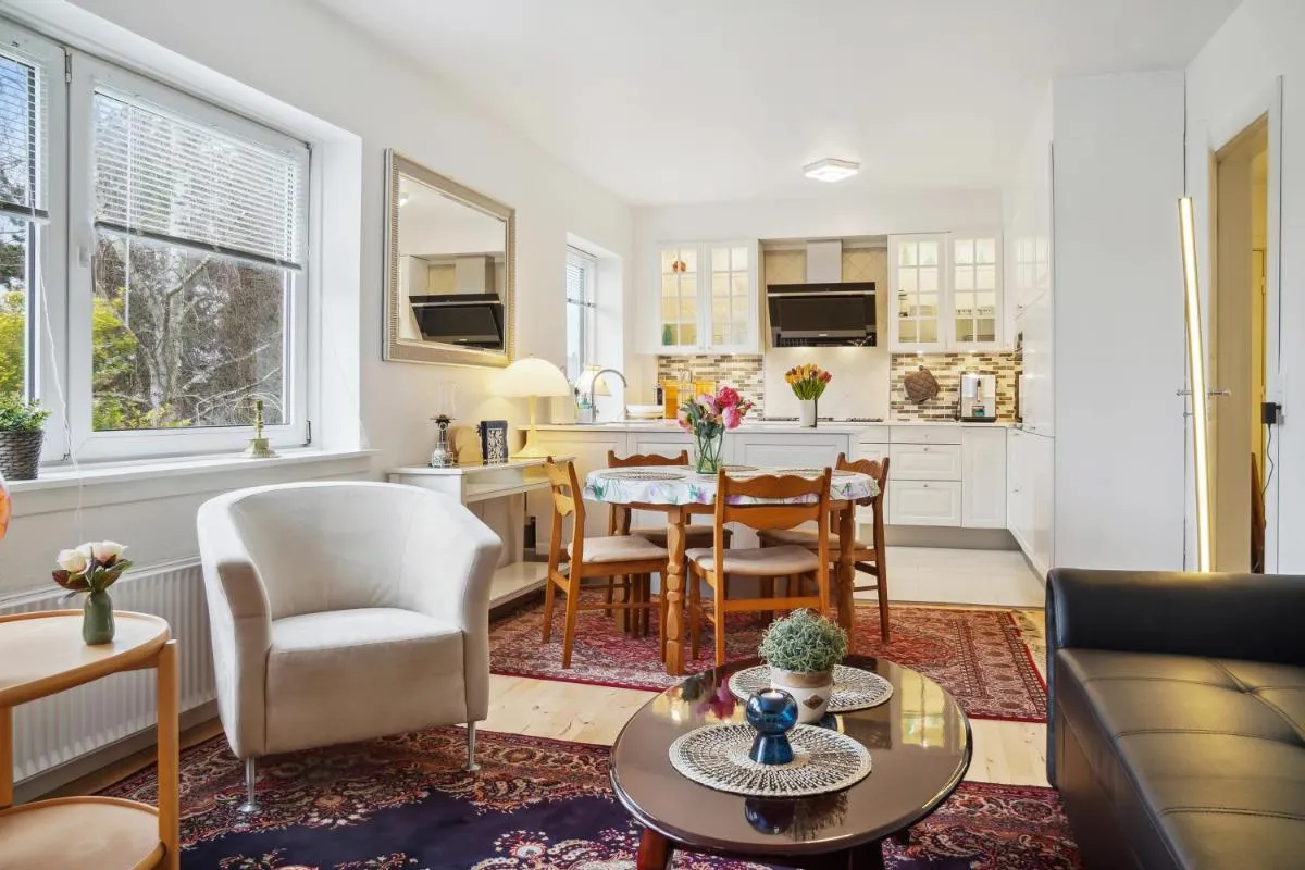 Image 1 of Delicius apartment near the Beach,Metro, Airport