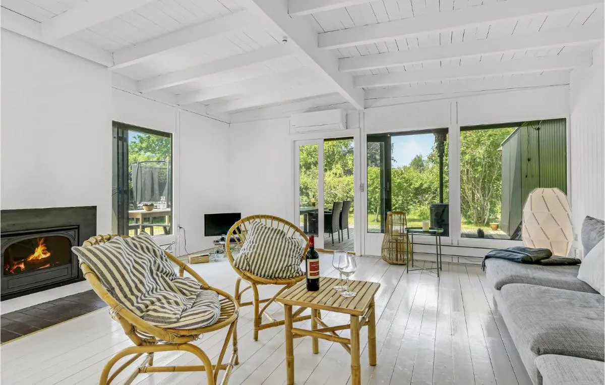 Image 1 of Four-Bedroom Holiday Home in Tisvildeleje