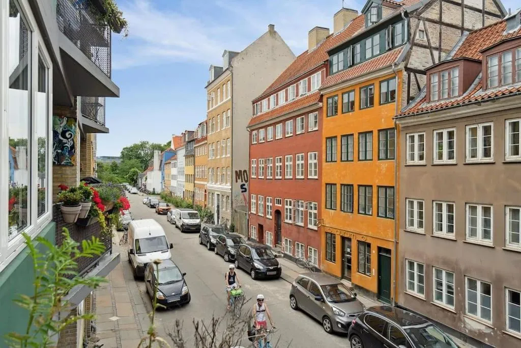 Image 1 of Great central apartment walking distance to metro