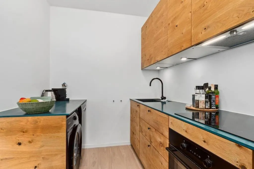 Image 2 of Great central apartment walking distance to metro