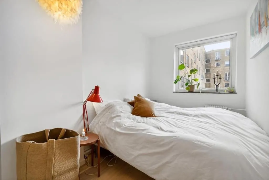 Image 3 of Great central apartment walking distance to metro