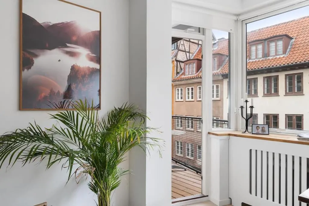 Image 4 of Great central apartment walking distance to metro