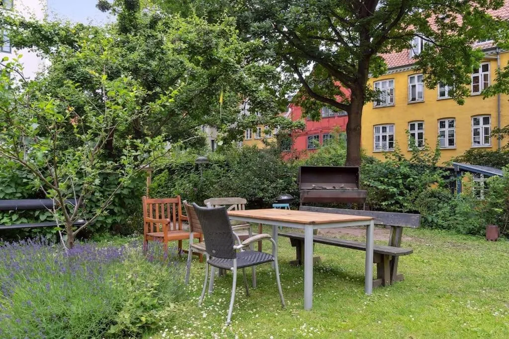 Image 6 of Great central apartment walking distance to metro
