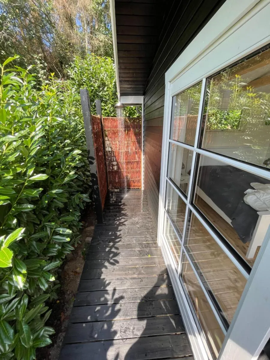 Image 5 of Hyggelig sommerhus. med udsigt, til vand fra senge