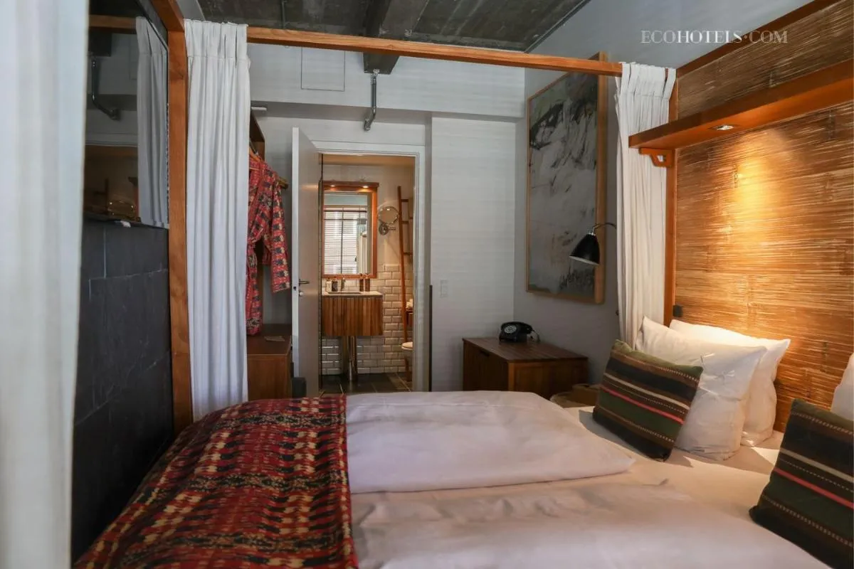 Image 1 of Manon Les Suites Guldsmeden