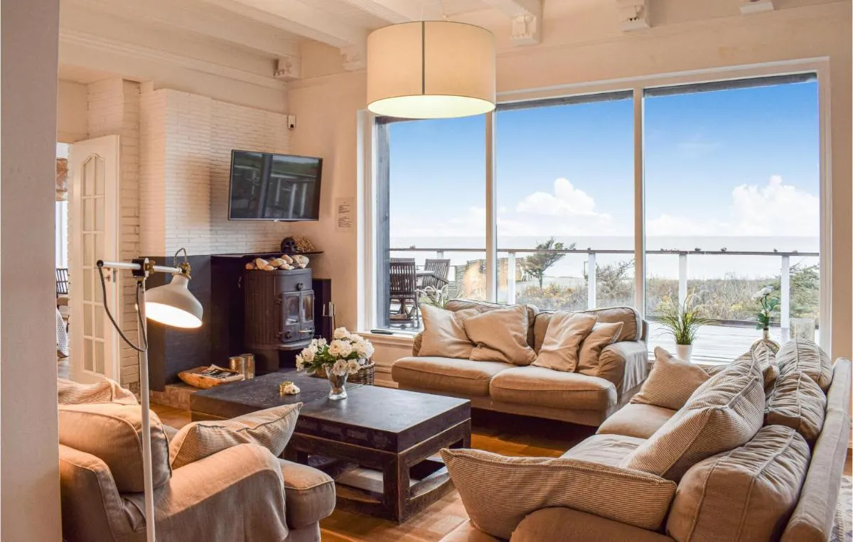 Image 1 of Nice home in Græsted w/ 5 Bedrooms