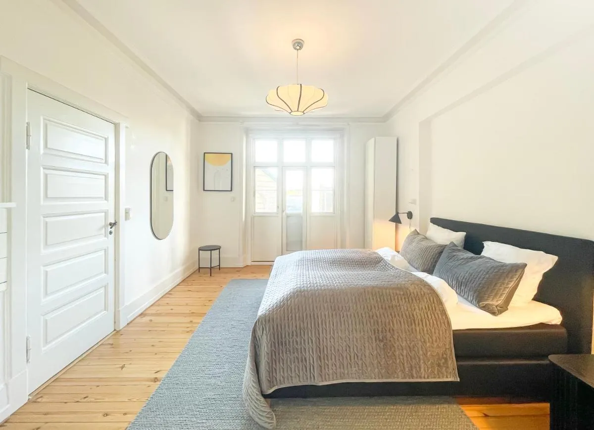 Image 3 of Spacious 3 Bedroom Flat in Peaceful Area
