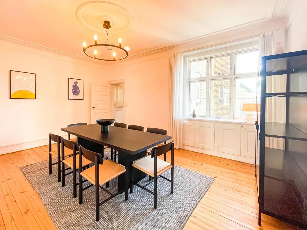 Image 1 of Spacious 3 Bedroom Flat in Peaceful Area