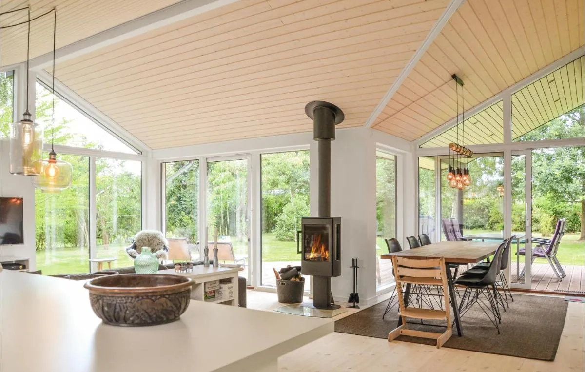 Image 3 of Three-Bedroom Holiday Home in Dronningmolle