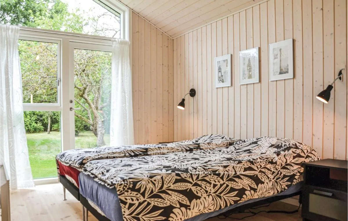 Image 1 of Three-Bedroom Holiday Home in Dronningmolle