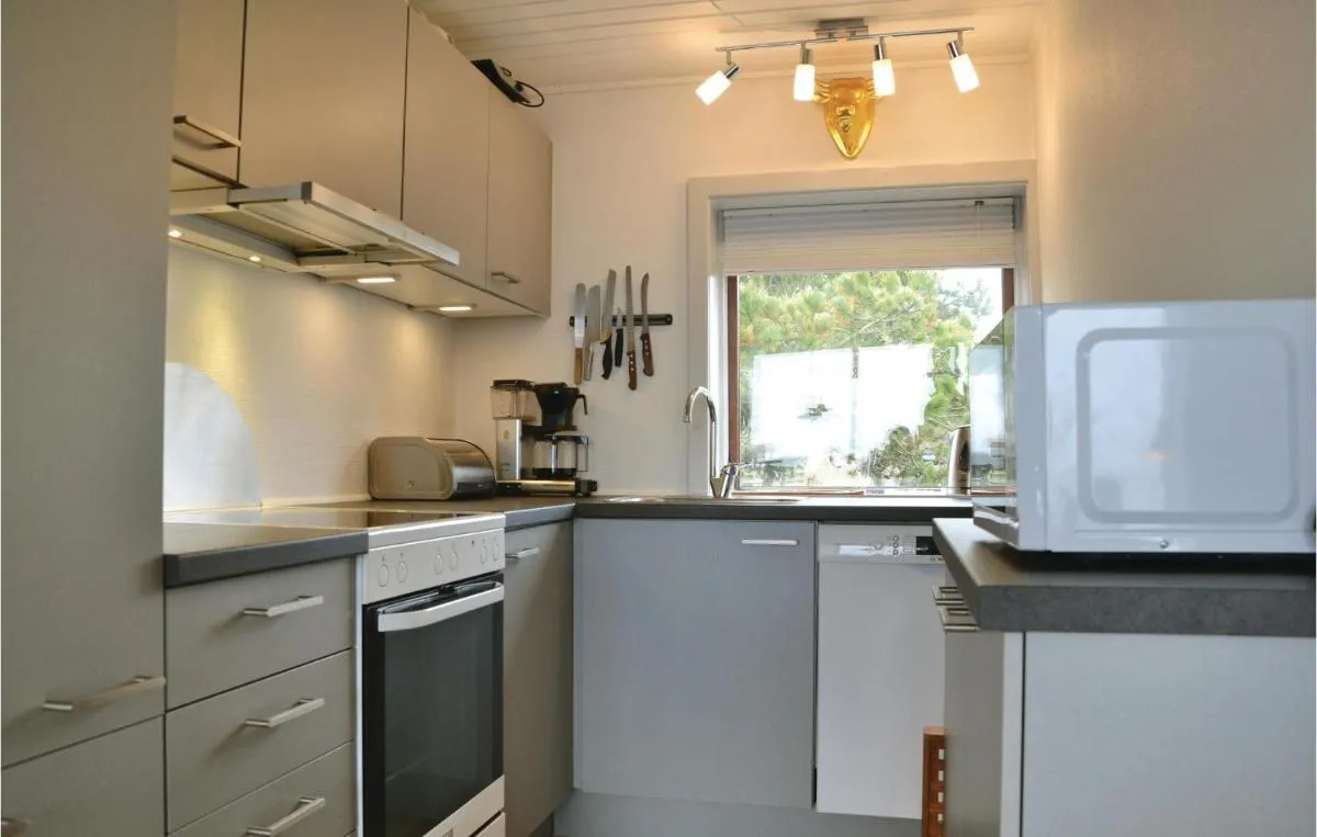 Image 3 of Three-Bedroom Holiday Home in Hundested