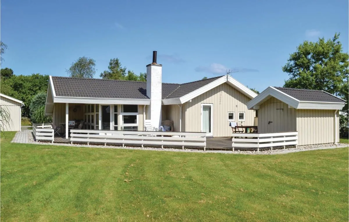 Image of Three-Bedroom Holiday home with a Fireplace in Melby
