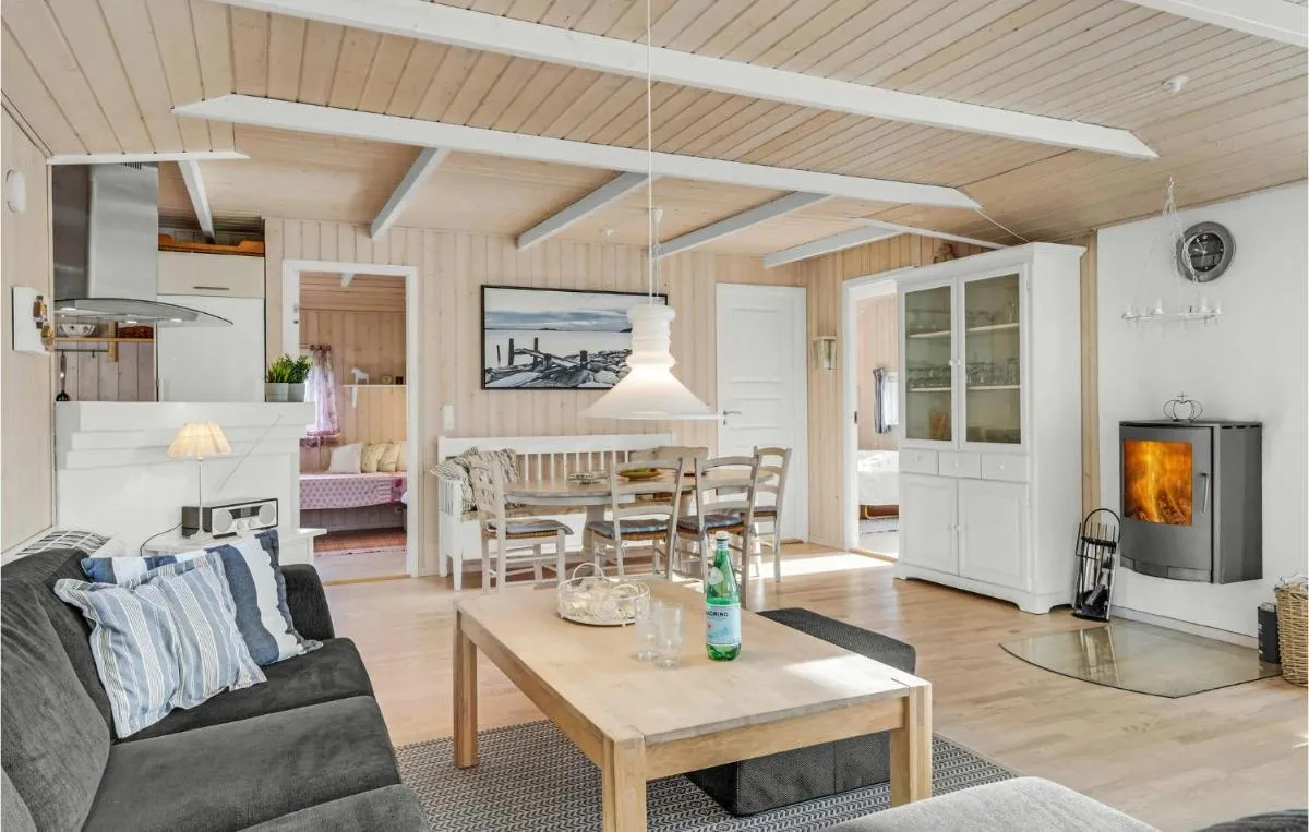 Image 1 of Three-Bedroom Holiday home with a Fireplace in Melby