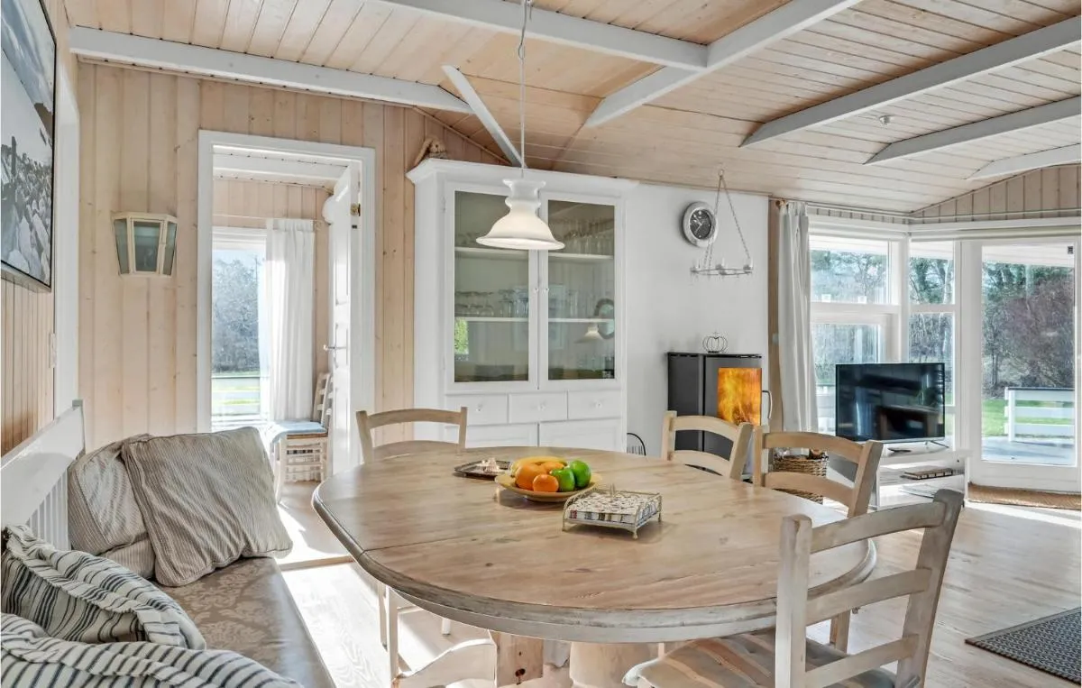Image 3 of Three-Bedroom Holiday home with a Fireplace in Melby