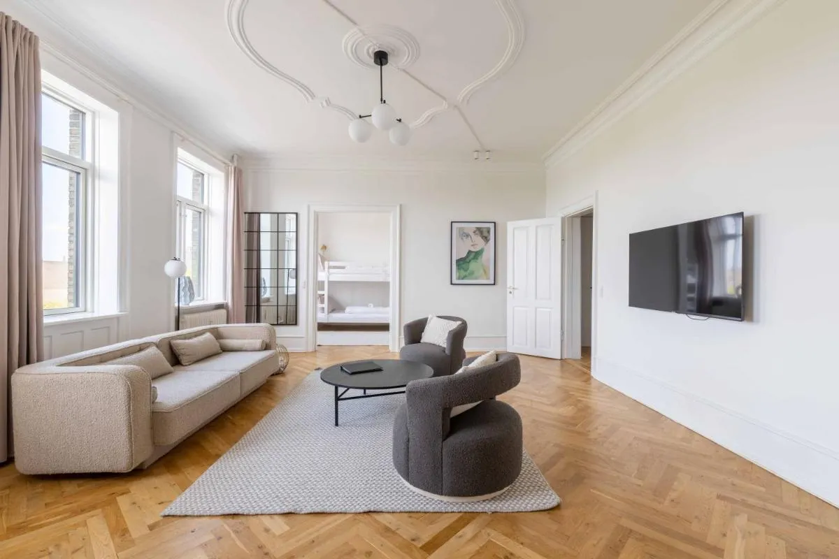 Image 5 of 3 Bedroom Flat in Lovely Area