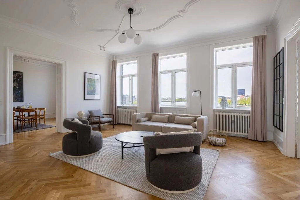 Image of 3 Bedroom Flat in Lovely Area