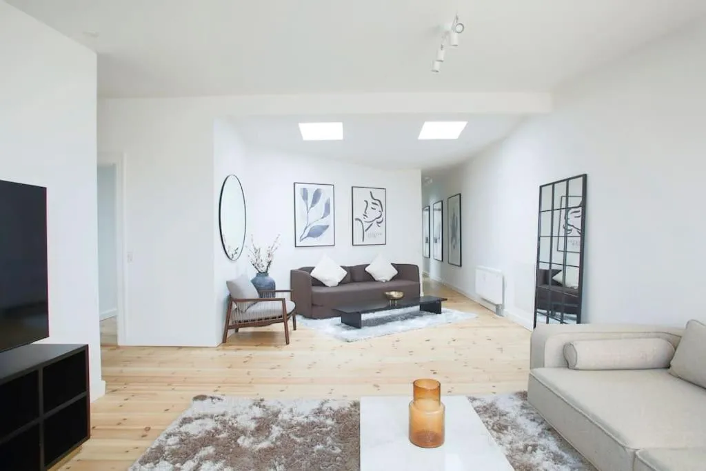 Image 1 of Bright 3BR Flat with Balcony and Amazing Lake View