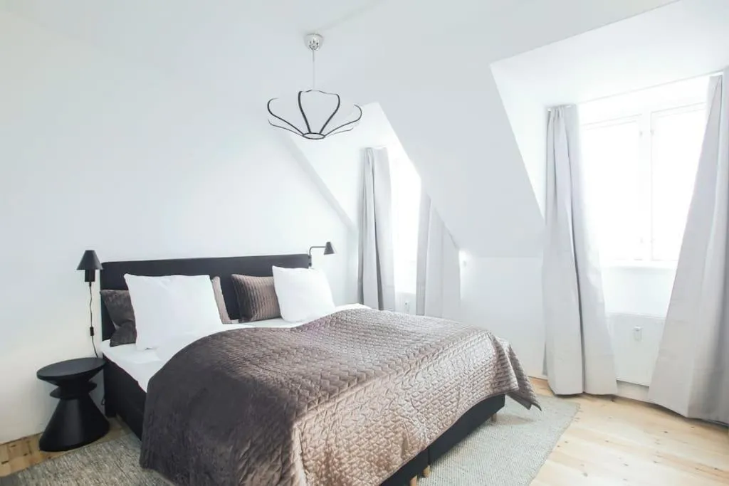Image 4 of Bright 3BR Flat with Balcony and Amazing Lake View