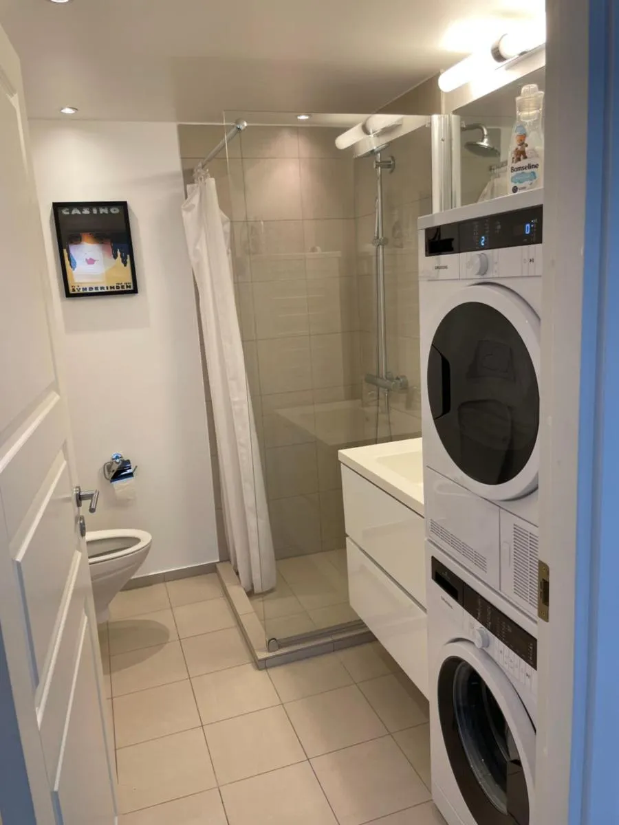 Image 2 of CITY LUX APARTM, 2 FULL BATHROOMs, 2tv