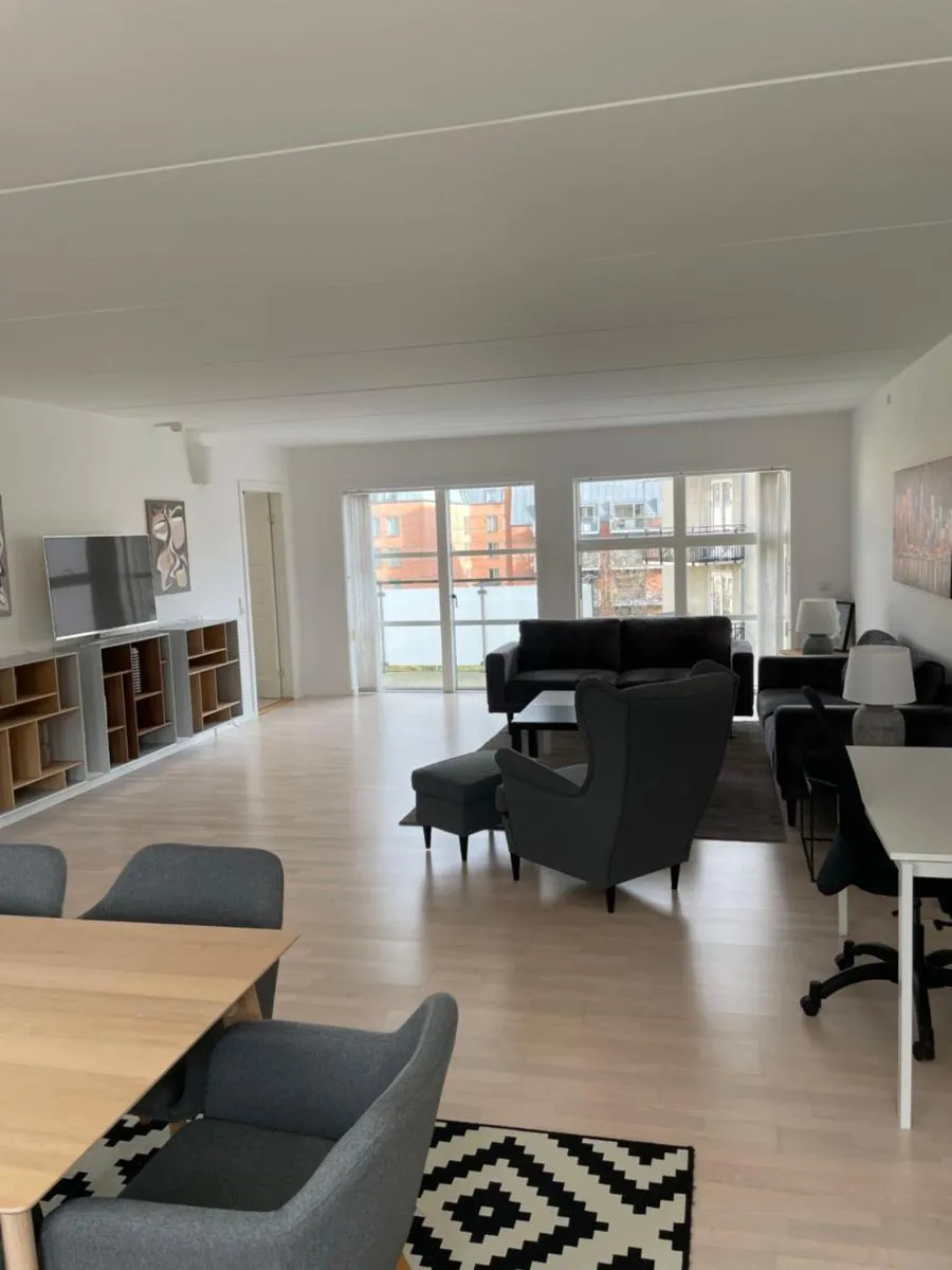 Image 3 of CITY LUX APARTM, 2 FULL BATHROOMs, 2tv