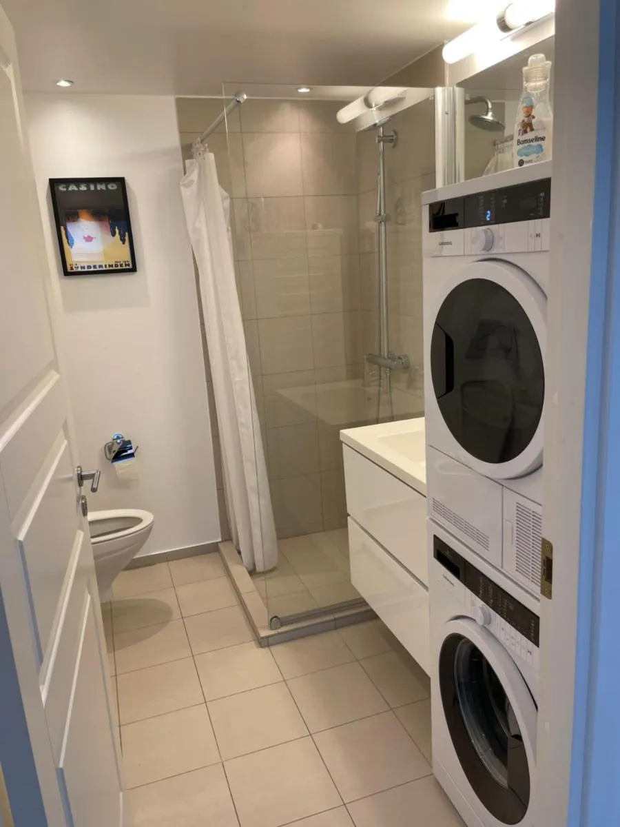 Image 2 of CITY LUX APARTMENT, 2 FULL BATHROOMs, 4th