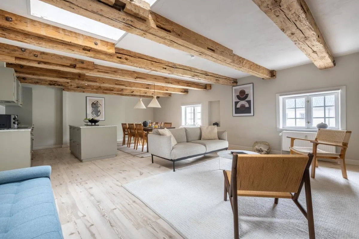 Image 6 of City Apartment With Exposed Ceiling Beams