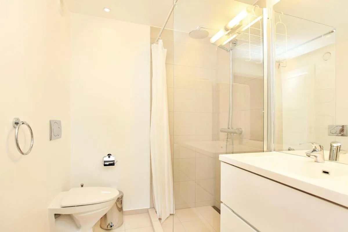 Image 1 of City Lux apartment with 2 full bathrooms 2tv