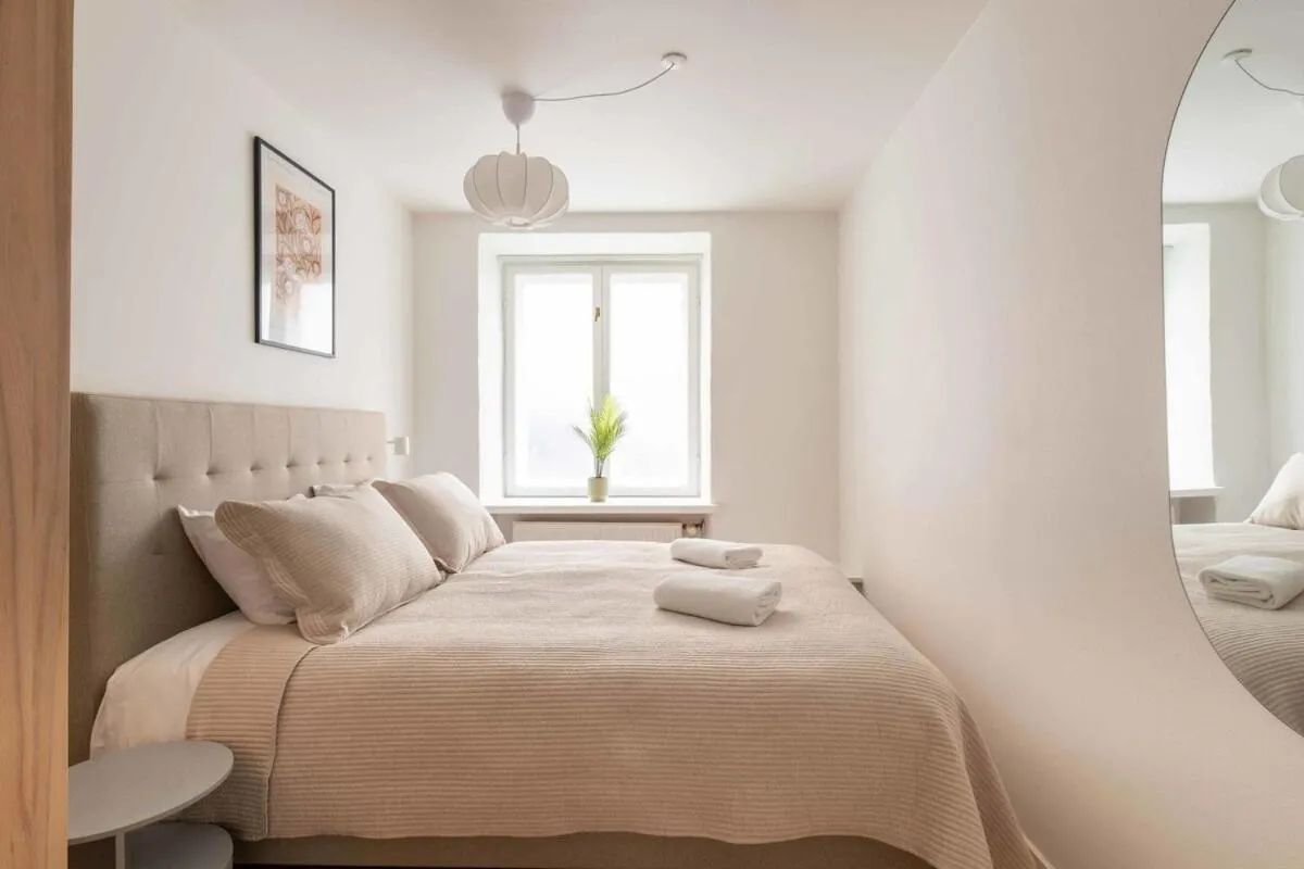 Image 2 of Family Friendly 2BR Basement Flat