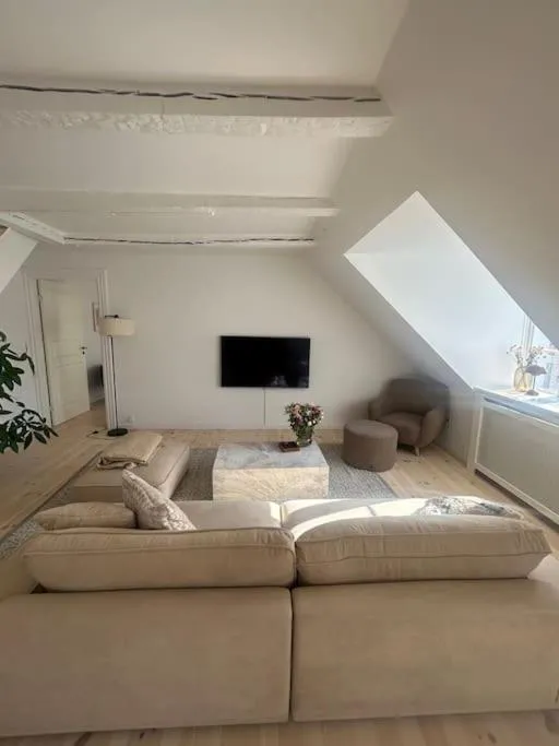 Image 4 of Kings apt, doublex w water view & private terrasse