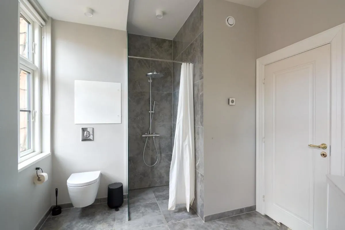Image 5 of Large 4 bedroom with Balcony & Bathtub in CPH City