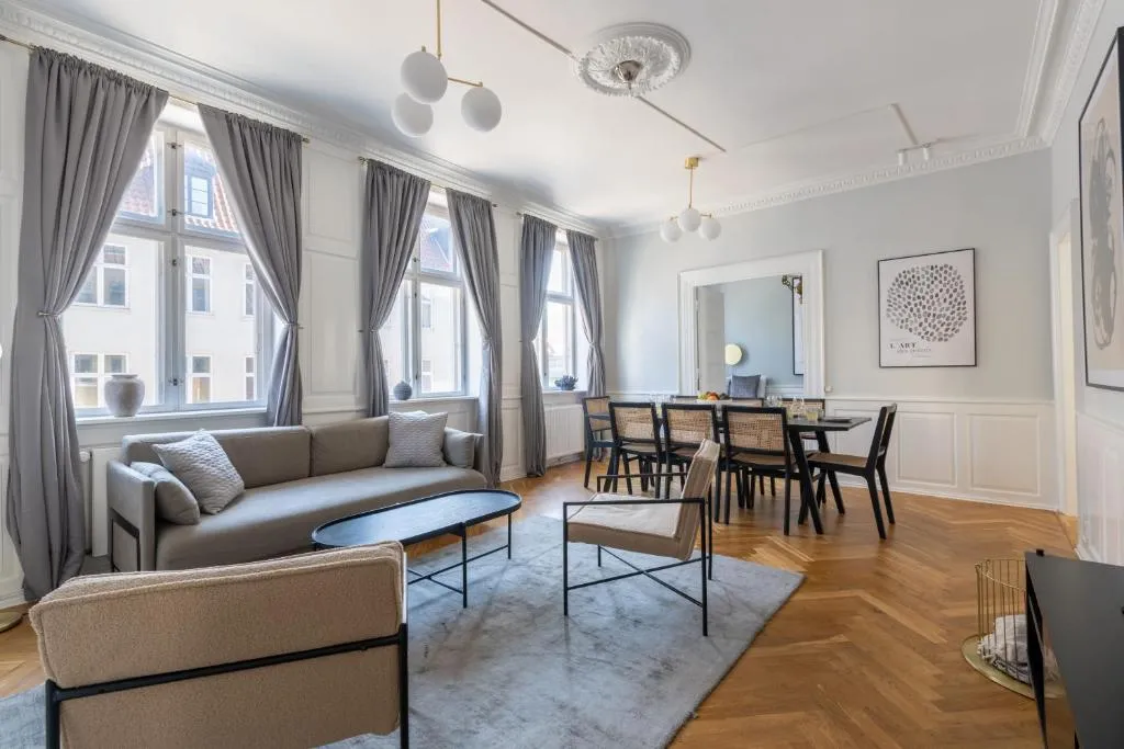 Image of Large Flat with Canal View in Central CPH City