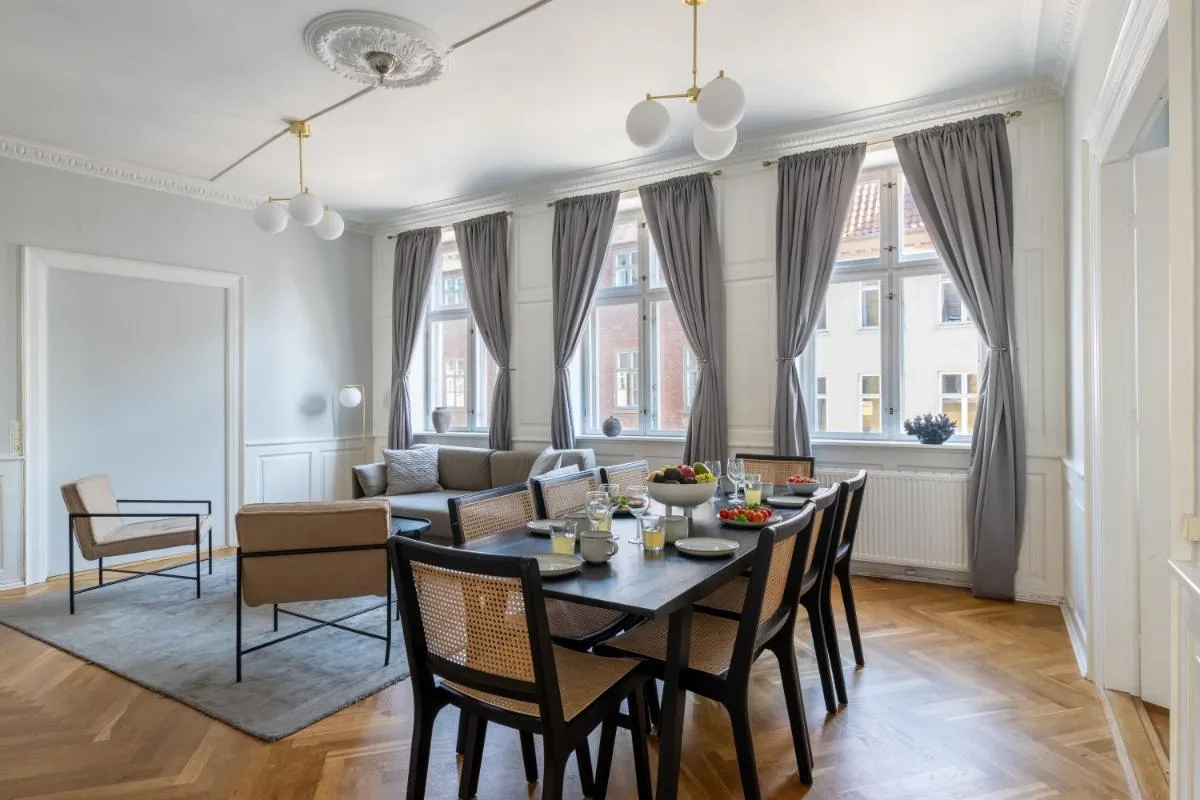 Image 3 of Large Flat with Canal View in Central CPH City