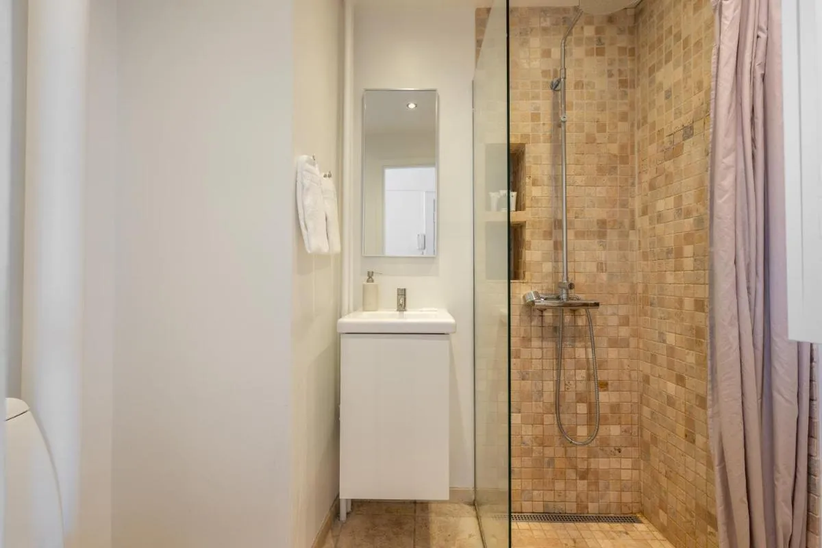 Image 2 of Large Flat with Canal View in Central CPH City