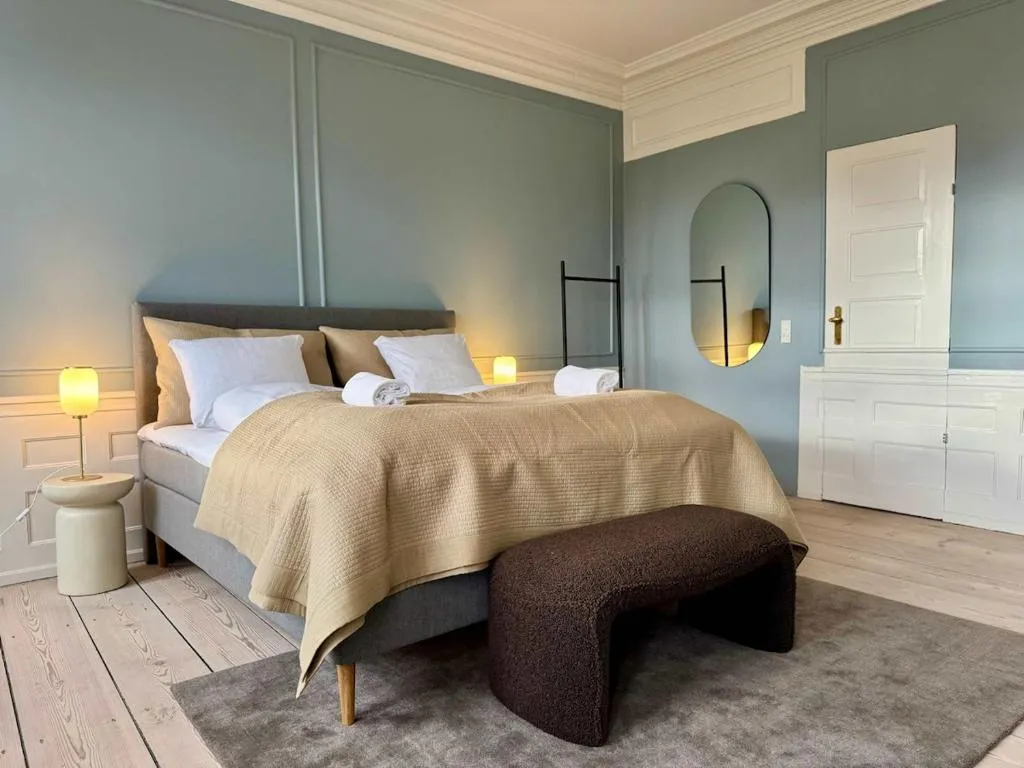 Image of Lovely Apartment Overlooking King’s Garden