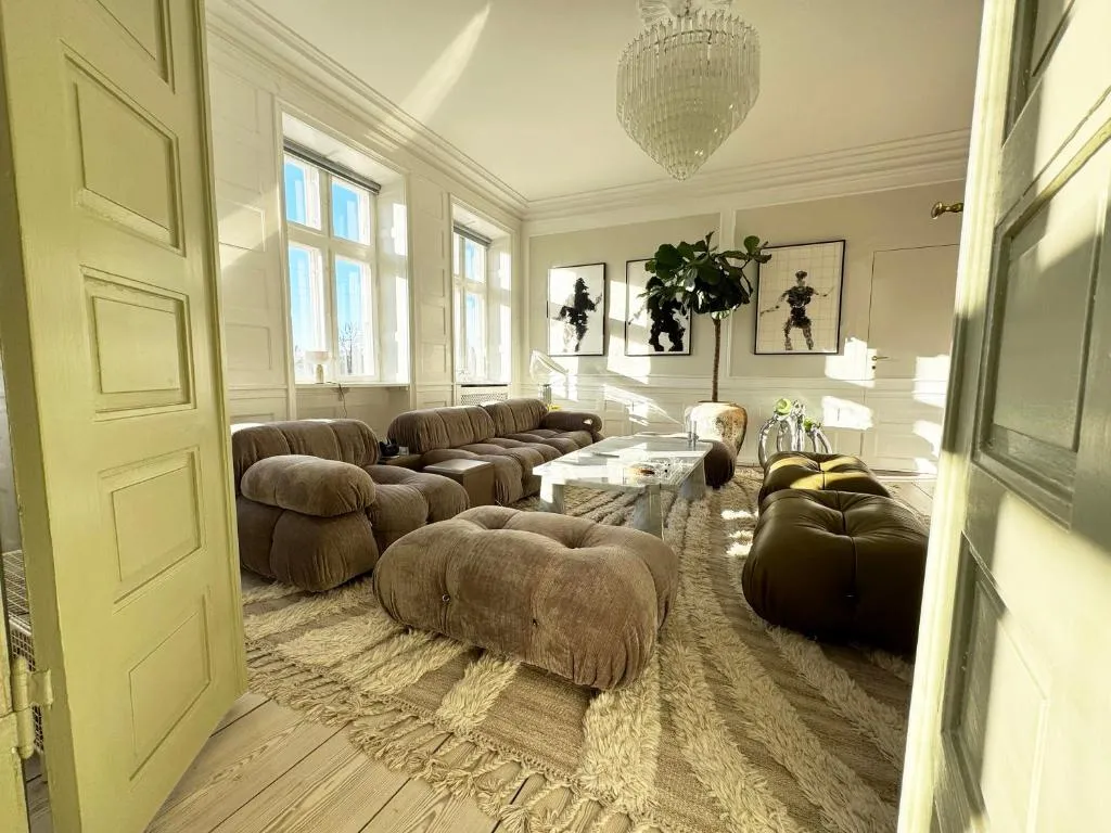 Image of Luxury 260 sqm with 4BR overlooking Kings Garden