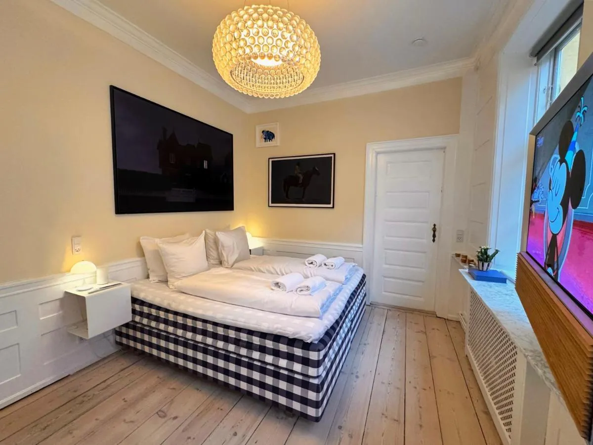Image 2 of Luxury 260 sqm with 4BR overlooking Kings Garden