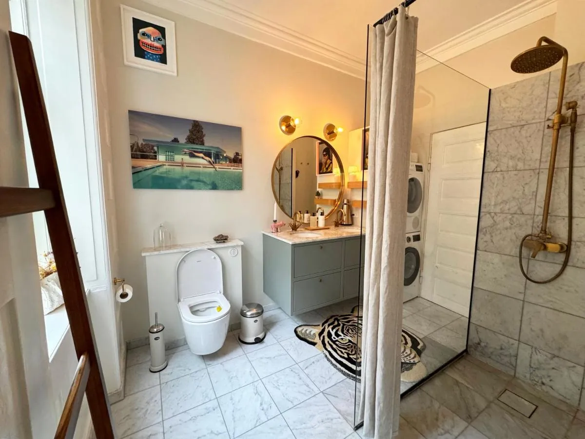 Image 5 of Luxury 260 sqm with 4BR overlooking Kings Garden