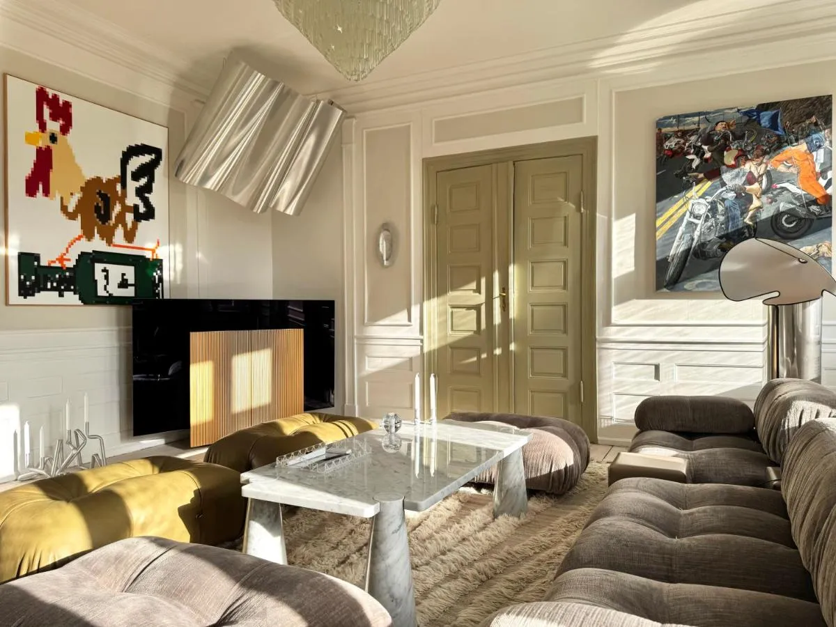 Image 1 of Luxury 260 sqm with 4BR overlooking Kings Garden