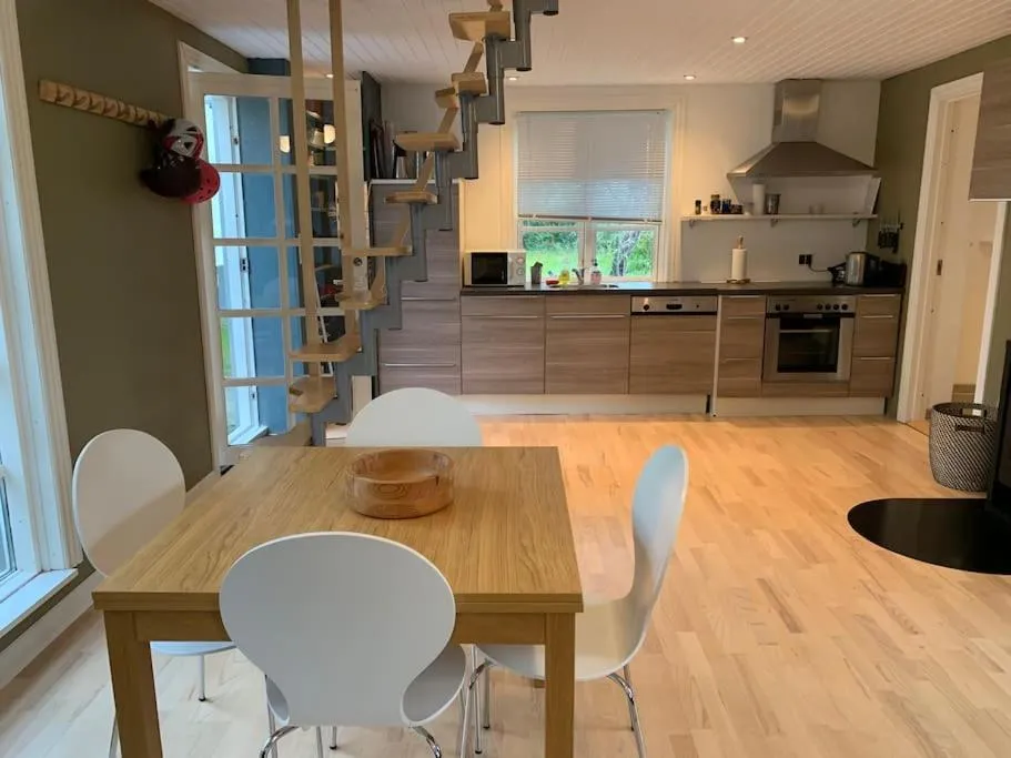 Image 2 of Modern 2 bedroom cottage close to airport and town – sleeps 8