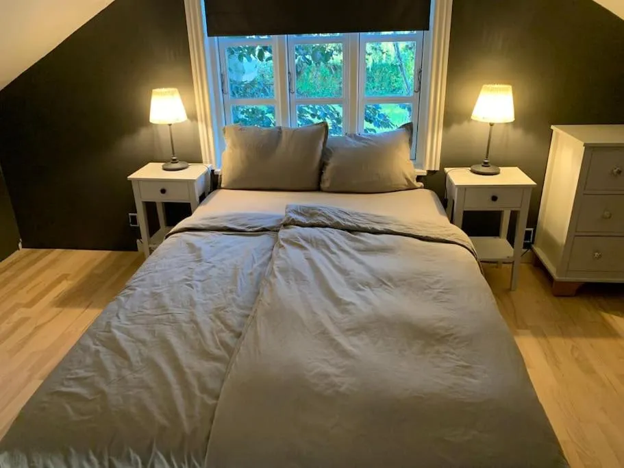Image 6 of Modern 2 bedroom cottage close to airport and town – sleeps 8