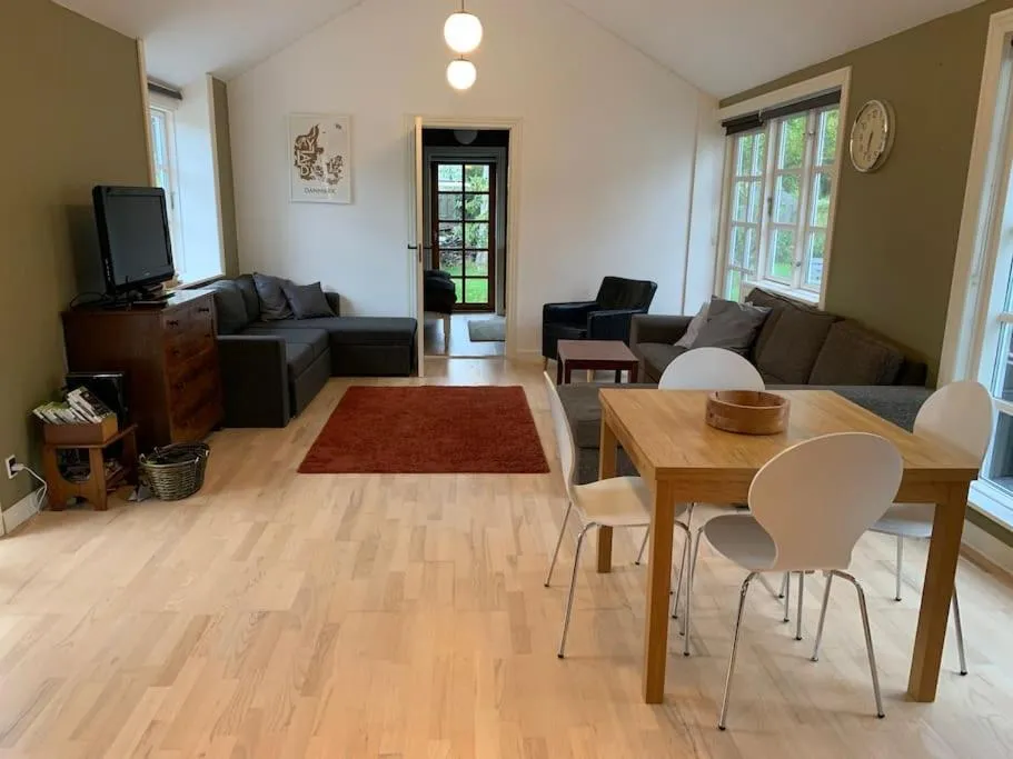 Image 4 of Modern 2 bedroom cottage close to airport and town – sleeps 8