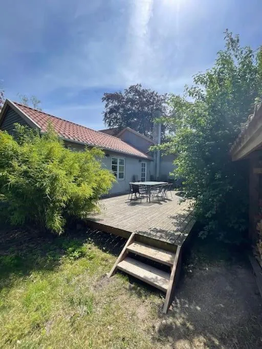 Image 5 of Modern 2 bedroom cottage close to airport and town – sleeps 8