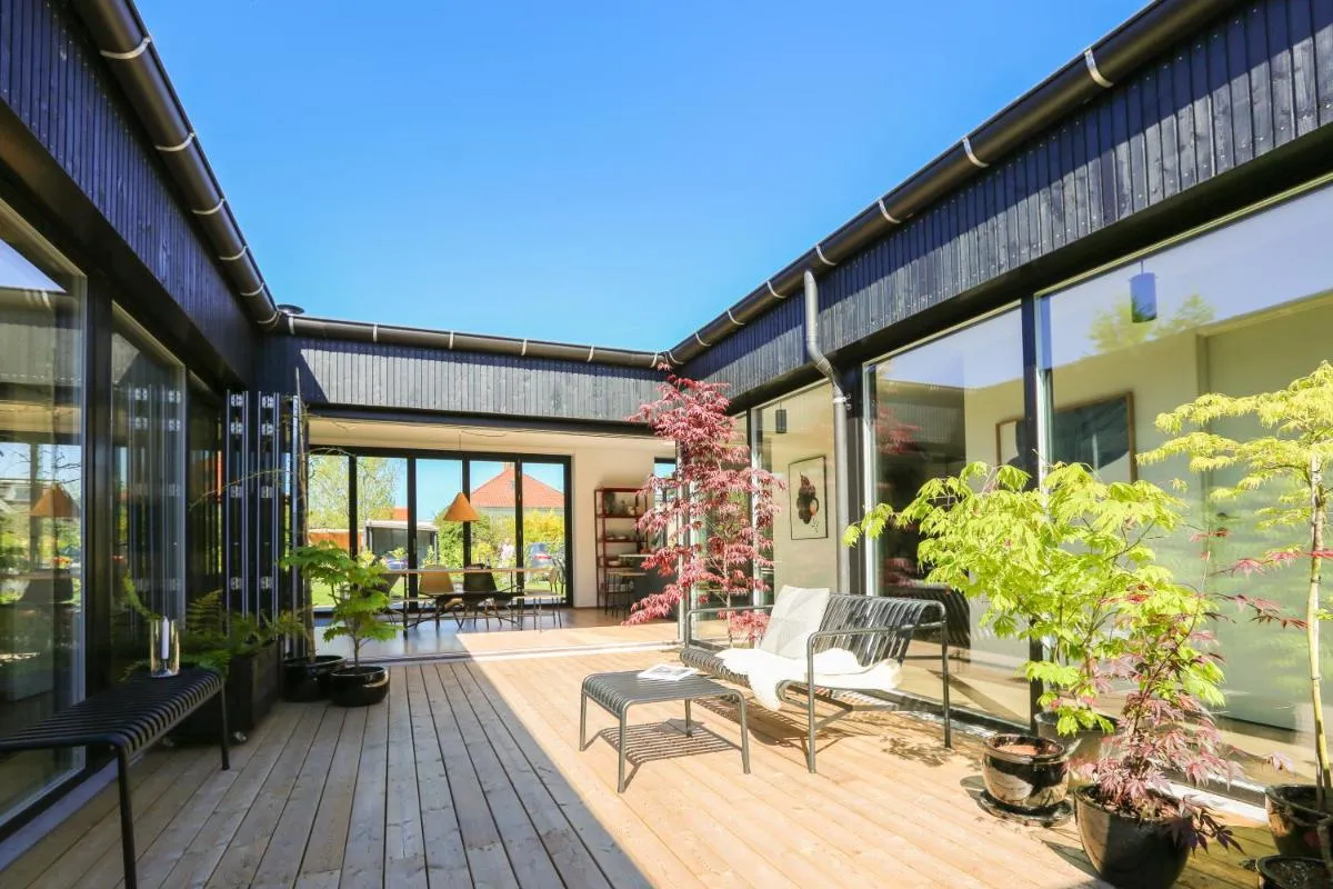 Image 5 of Modern architecture atrium house