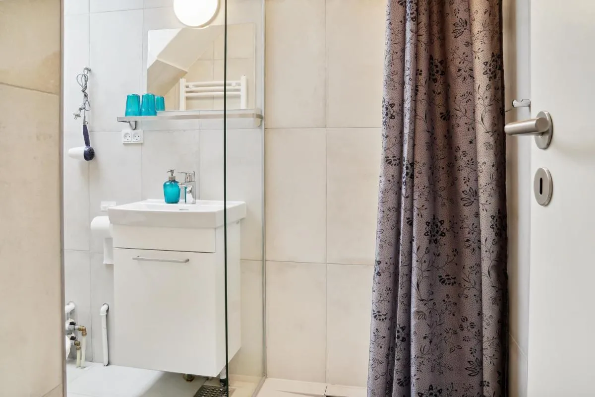 Image 6 of NICE TOPFLOOR STUDIO APARTMENT