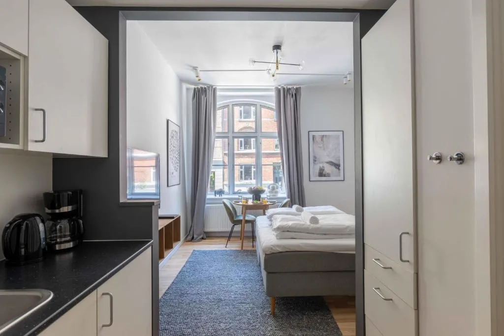 Image of Perfect Couples Retreat in Urban Area