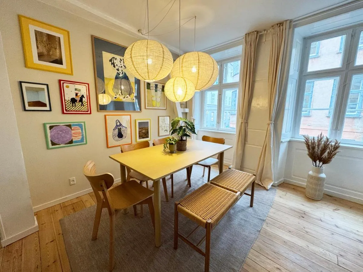 Image 2 of Perfect Super Central 2BR Flat